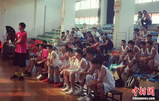 成年人如何在业余时间练习篮球接球技巧?_2